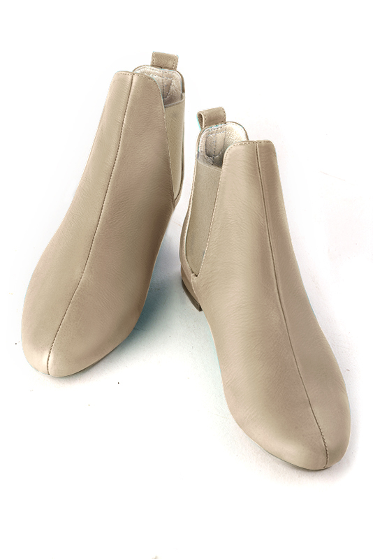 Tan beige women's ankle boots, with elastics. Round toe. Flat block heels. Top view - Florence KOOIJMAN